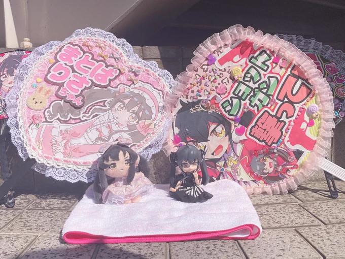鮎さん家の梨沙ちゃんと梨沙ちゃんうちわとお写真撮ってもらったかわびかった… 
