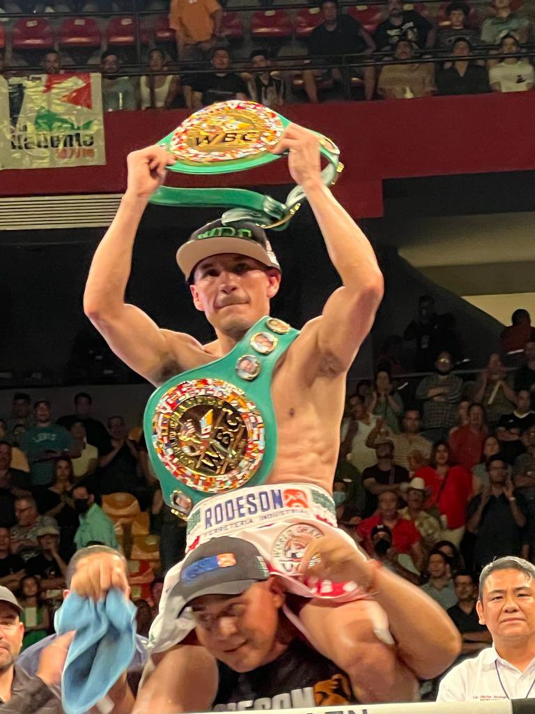 Eres grande querido Campeón <a href="/GalloEstradaOfi/">Gallo Estrada</a> Sonora es la tierra que te vio crecer y convertirte en el ser tenaz, valiente y disciplinado que nos hace vibrar en cada batalla. Muchas felicidades por este triunfo 🏆