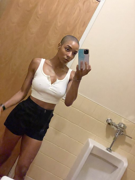 It&rsquo;s too damn hot   I should have worn nothing. https://t.co/T0vGrHKvx3