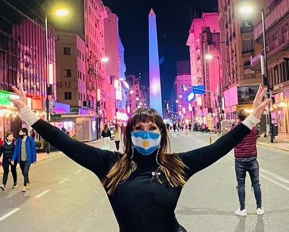 las dejé solas UNA noche y le depositaron anda a saber a quién para que le hagan promo a  louis en el obelisco