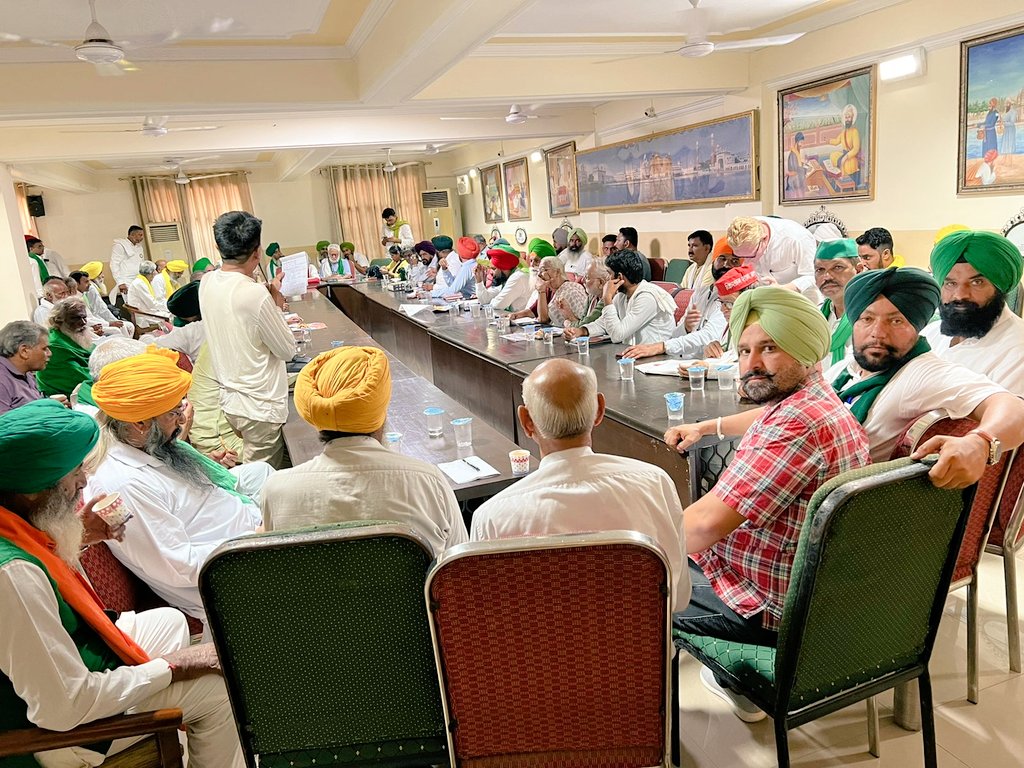 TeamKEMofficial's tweet photo. संयुक्त किसान मोर्चा की मीटिंग दिल्ली गुरुद्वारा रकाबगंज साहिब में। कुछ अहम निर्णय लिए जाएंगे
ਸੰਯੁਕਤ ਕਿਸਾਨ ਮੋਰਚਾ ਮੀਟਿੰਗ ਦਿੱਲੀ ਗੁਰਦੁਆਰਾ ਰਕਾਬ ਗੰਜ ਸਾਹਿਬ ਵੇਖੋ ਕੁਝ ਅਹਿਮ ਫੈਸਲੇ ਲਏ ਜਾਣਗੇ। https://t.co/RkR6v8EnFr