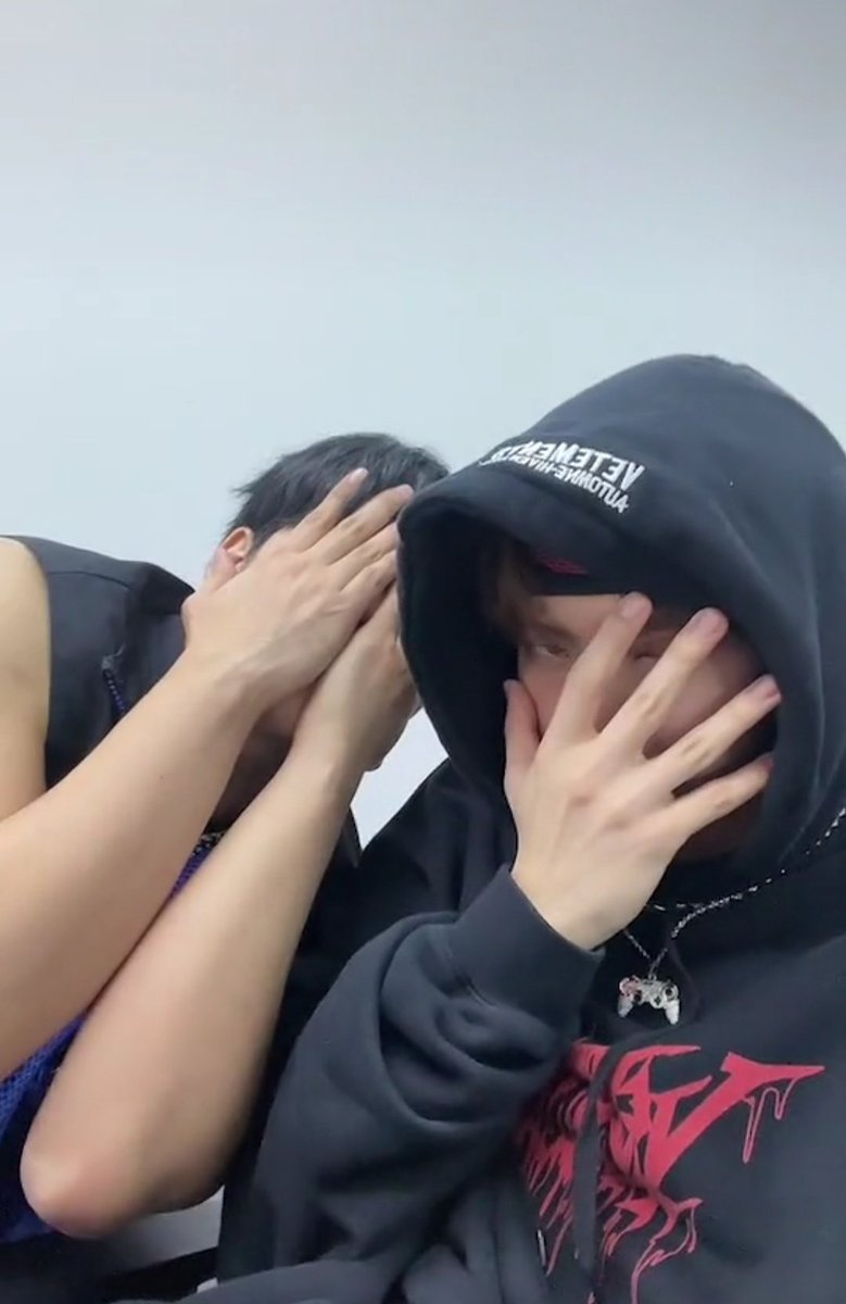 HAHAHAHAHAHAHAHAHA HOY GAYANG GAYA SI KEN

<a href="/SB19Official/">SB19 Official</a>