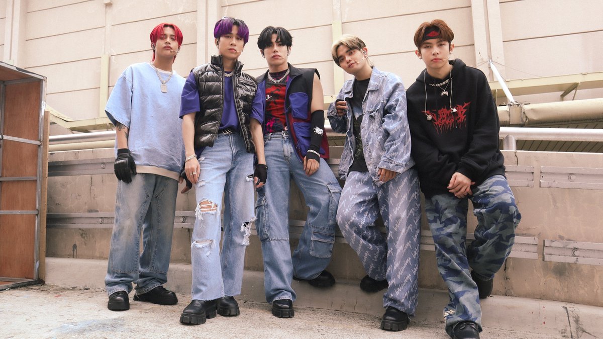 Sweet! We just got reconnected with the stage again! Thank you, ASAP Natin 'To for groovin' to WYAT with us. 🕺

See y'all soon, A'TIN. 🤘

#WYAT #WhereYouAtSB19📼
#SB19WYATonASAP