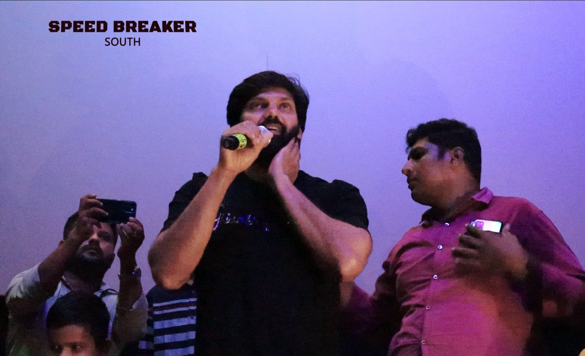 SpeedBreakSouth's tweet photo. Arya Visit Salem Aascar Theatre Captain Movie Promotion 🎬🎉
@arya_offl @ShaktiRajan @harishuthaman @ThinkStudiosInd
@ramjowrites @SreshthMovies
@AascarSalem @AascarTheatre @Salem_Cinemas
#captaintrailer #captain #arya https://t.co/TtFTKB3Ee1