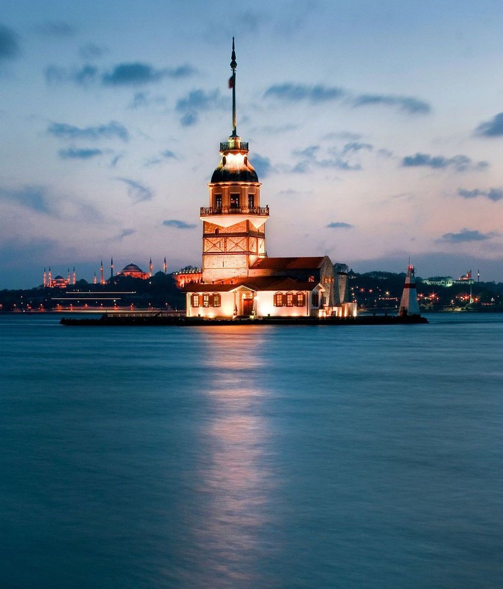 Son kez bakın.. Bu Tarihi yapıt bir daha asla aslı gibi olamayacak.. Kız Kulesi ile birlikte en güzel anılarınızı da yıktılar..  

#KızKulesi