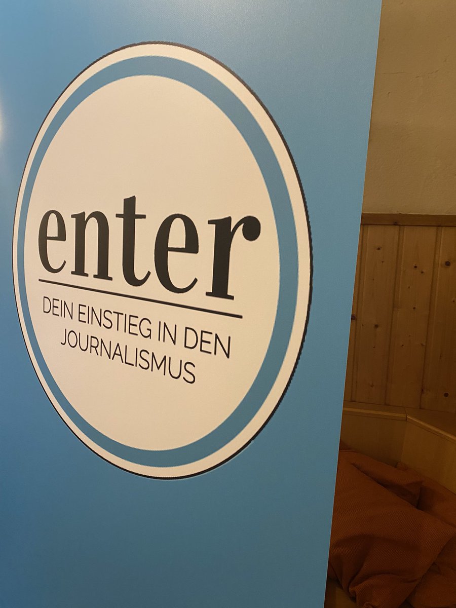 sa_heuwinkel's tweet photo. Jahreshauptversammlung + Ehemaligenabend @EJournalismus #Sauerland 📸🤳⌨️
9 Tage mit Trainings zu #SocialMedia #Texten #Recherche #mobileReporting #Interview
#Enter22 dem aktuellen Kurs viel Erfolg!
Mega Dank dem grossartigen Leitungsteam
https://t.co/u0FwdQmUTB https://t.co/pnydvdUo1U