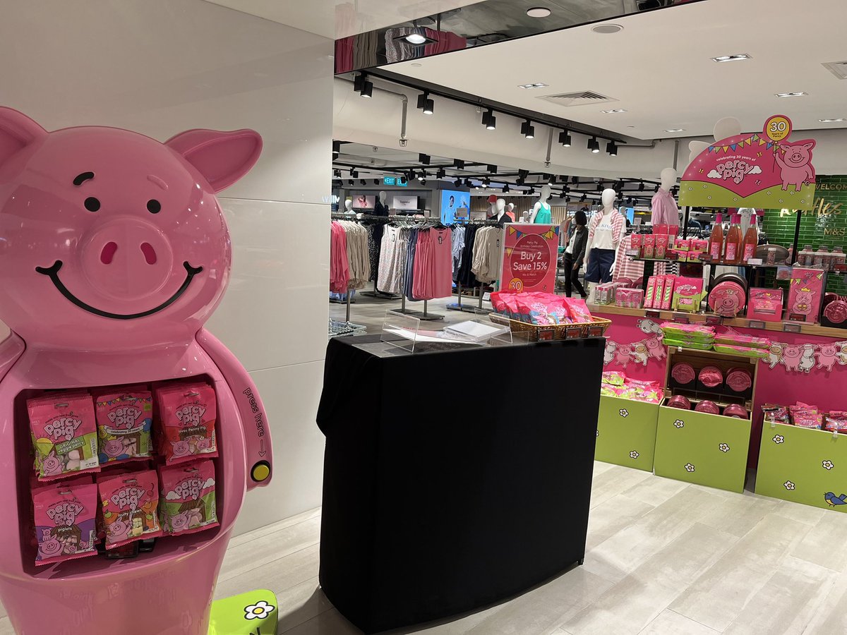 joininchina's tweet image. 1st full day at Singapore. Feeling very at home with iconic #PercyPig at @marksandspencer #Singapore where I am bringing award winning Scotch products here for the week ahead #International #trade #Whisky