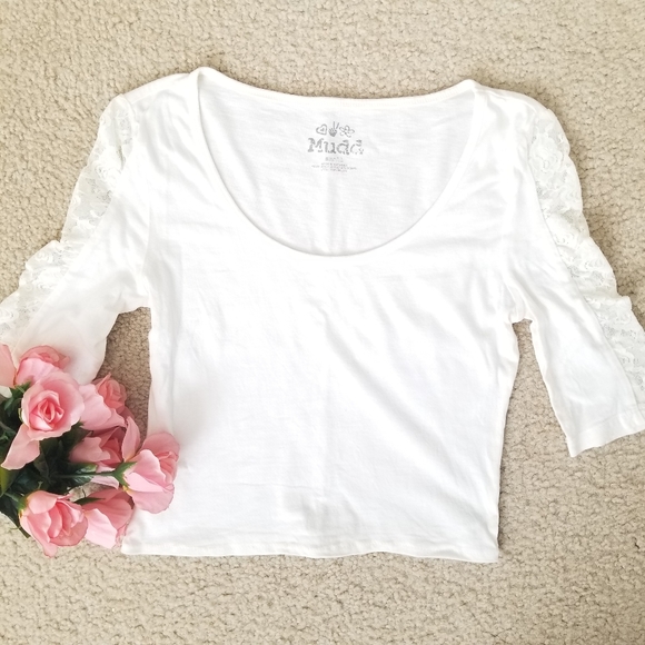 DonnaRinger3's tweet photo. So good I had to share! Check out all the items I'm loving on @Poshmarkapp #poshmark #fashion #style #shopmycloset #nobrand #mudd #freepeople: https://t.co/Cn0ibpTK48 https://t.co/5K1MVuJ7XB