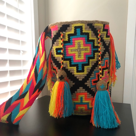 MissWStack's tweet image. So good I had to share! Check out all the items I'm loving on @Poshmarkapp #poshmark #fashion #style #shopmycloset #adidas #dogmom #wayuutribe: posh.mk/09AagbXFTrb