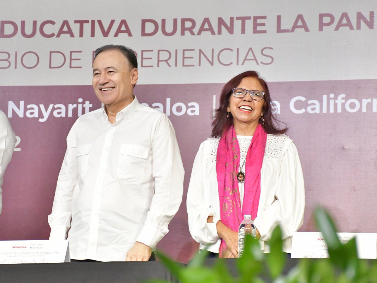 ECONOMIASON's tweet photo. Reconoce gobernador @AlfonsoDurazo  a maestras y maestros 

– Noticias del Día https://t.co/hz1BJHMLEc https://t.co/vxUiVIrNdB