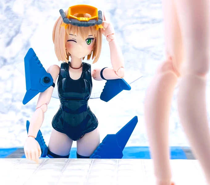 〜中等部と高等部の水泳部〜ティアーシャは入部時に学校から支給された標準タイプのスイミングウェアを装備しているスティレットは水泳部のエース用にカスタムされた競技用スイミングウェアを装備している(という設定)#FAガール #30MS 