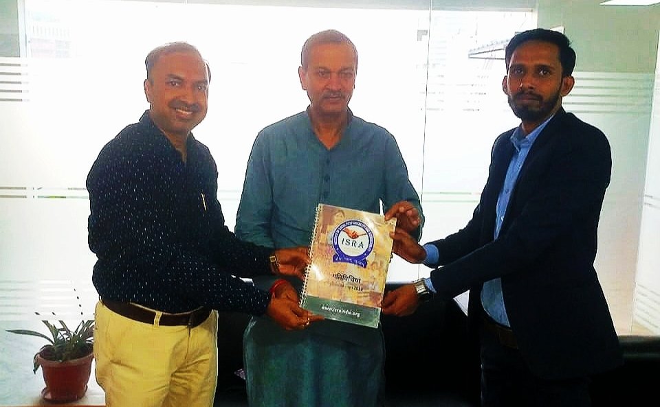 dilipguptamp's tweet photo. दिल्ली प्रवास पर पधारे @minmpmsme कैबिनेट मंत्री आदरणीय @opsakhlecha जी से सौजन्य मुलाकात की। @israindiaorg और @sankalpitorg द्वारा मंदसौर जिले में चलाए जा रहे #योजना_शिविर की जानकारी दी। मंत्रीजी ने मंत्रालय से पूर्ण सहयोग हेतु आश्वस्त किया। #DilipDhanrajGupta #Yojana #msme https://t.co/KmlZS4jpeL