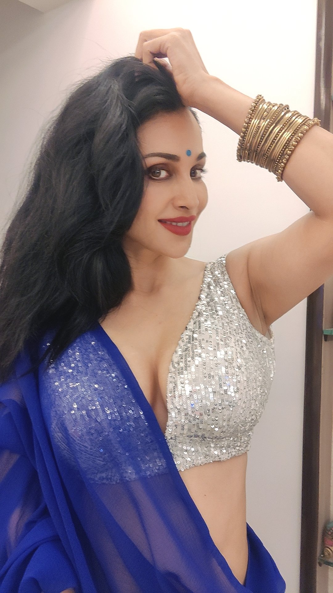 Flora Saini Hot latest photos, Asha Saini Collections - iiQ8 Biography