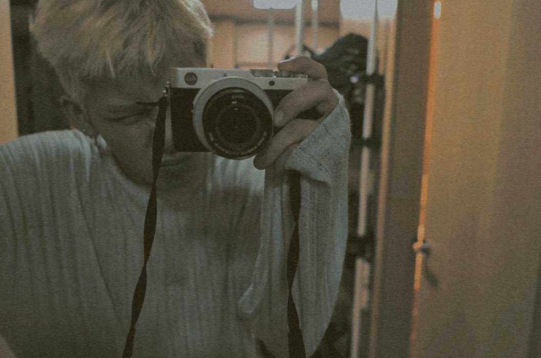 trsrkeeper's tweet image. shutter speed — a #sukhoon au 📸

— their friends are getting married. kalen (chs) was assigned to be the photographer and riguel (pjh) as the videographer, who are known to have grudges to each other but they need to work together.

their story... is it worth a shot?