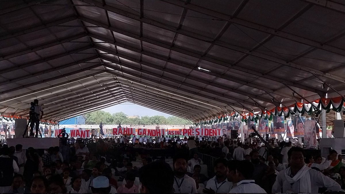 ShahrukhTak5's tweet photo. “We want @RahulGandhi as @INCIndia President.” 

The feelings and demand of millions of INC Volunteers and Supporters. ✋🏽

 #महंगाई_पर_हल्ला_बोल_रैली https://t.co/W8JYUHRC3N