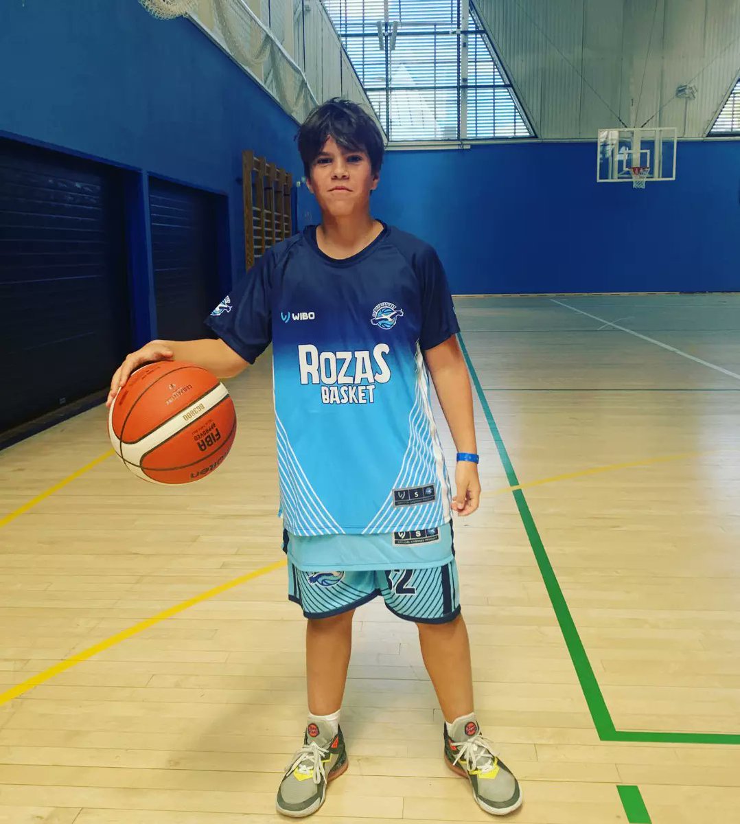 ¡Os presentamos las nuevas equipaciones! Aquí tenéis un adelanto de nuestras nuevas equipaciones para nuestro equipo federado 2010. ¡Tienen muchos detalles! A nosotros nos encantan.. ¿y a vosotros?
<a href="/ayto_las_rozas/">Ayuntamiento de Las Rozas</a> <a href="/wibosport/">WiboSport</a> #vivaelazul #123rozasbasket #baloncestomadrid #lasrozas