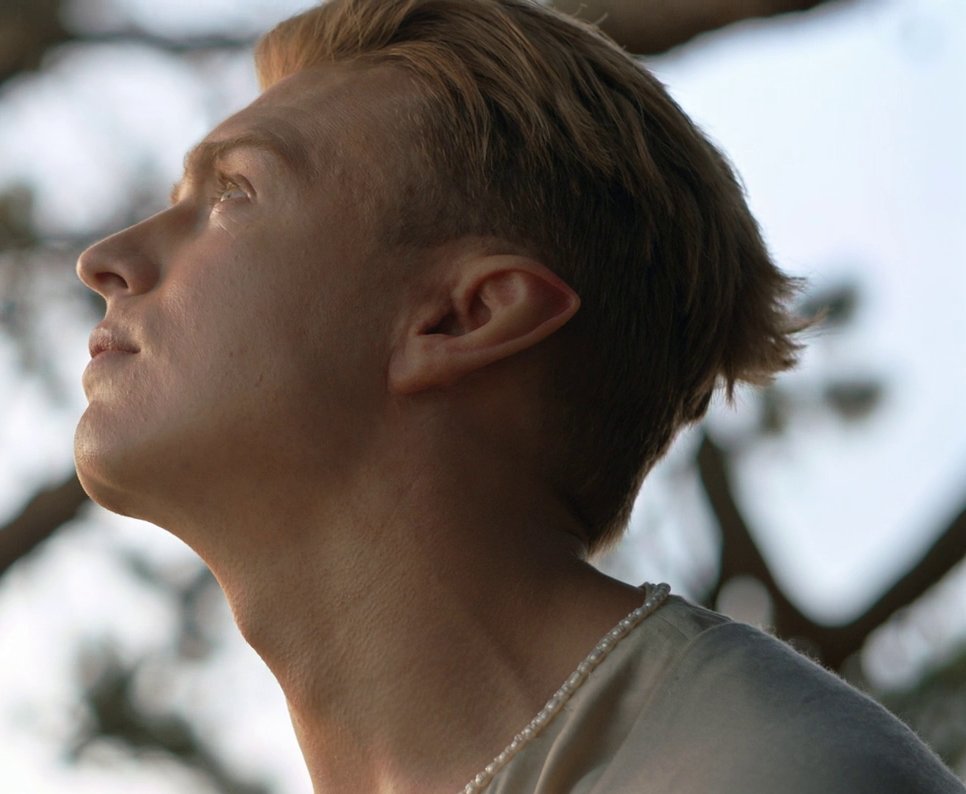 MichaelREMY2018's tweet photo. i didn't understand how in the old times of #RingsOfPower you can have such modern advanced haircut without eletrical fancy devices ?😅
How can Finrod have the look of #davidBowie or #JasonDonovan ?🧐
#lotr #WillFletcher https://t.co/CbtkN0WnLC