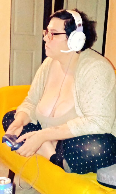 Up late gaming #PS4live #boobstoobig #PlussizedWoman #gamergirl. #BBWcamgirl https://t.co/lMISvVYjRR<a href="/tag/ps4live"class="tags">#PS4live</a><a href="/tag/boobstoobig"class="tags">#boobstoobig</a><a href="/tag/plussizedwoman"class="tags">#PlussizedWoman</a><a href="/tag/gamergirl"class="tags"><span>#gamergirl</span></a><a href="/tag/bbwcamgirl"class="tags"><span>#bbwcamgirl</span></a>