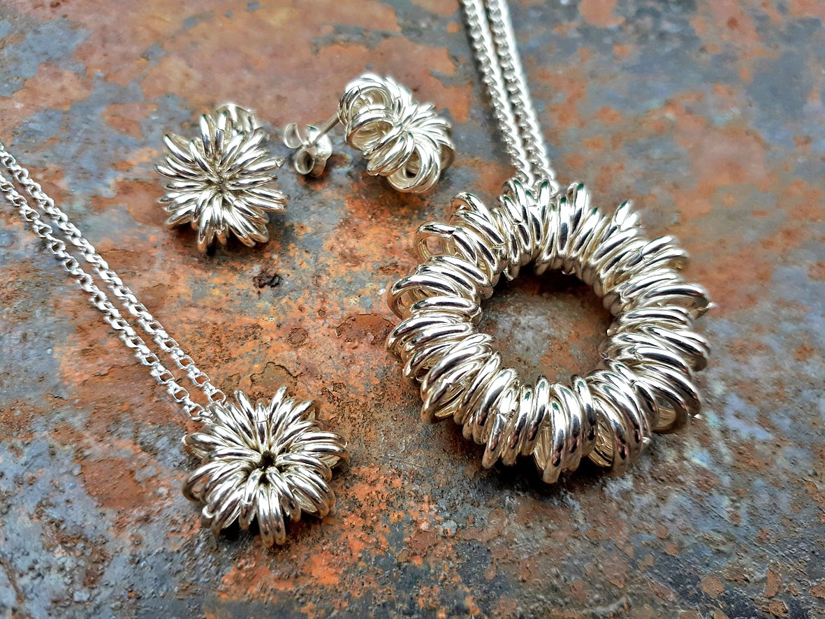 We have added these beautiful sterling silver stud earrings to our Allium inspired Infinity collection from <a href="/RebeccaHJewelry/">Rebecca Handy Jewellery</a>, each piece is individually hand made and very special.
hayrackgalleryonline.co.uk/shop/rebecca-h… 
<a href="/OldDairyFarmNN7/">Old Dairy Farm NN7</a> 
#hayrack20 #shoplocal #ShopSmall