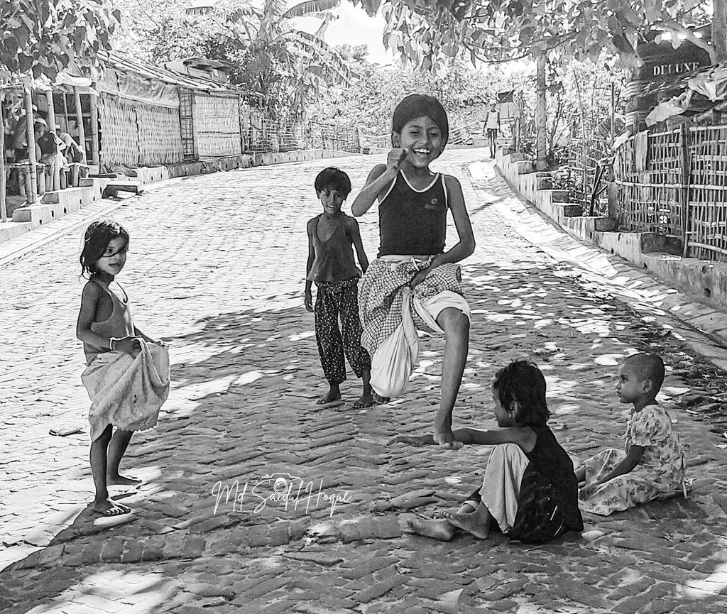 MdSaidu37398562's tweet photo. Rohingya Children are playing together in front of their home in World Largest Refugee Camp, Cox’s Bazar, Bangladesh. 

#photography #photo #foto #city #street #streetphotography #streetphoto #portraitphotography #BlackAndWhitePhotography #streetart #Rohingya_Life https://t.co/bbCN5pUIOy