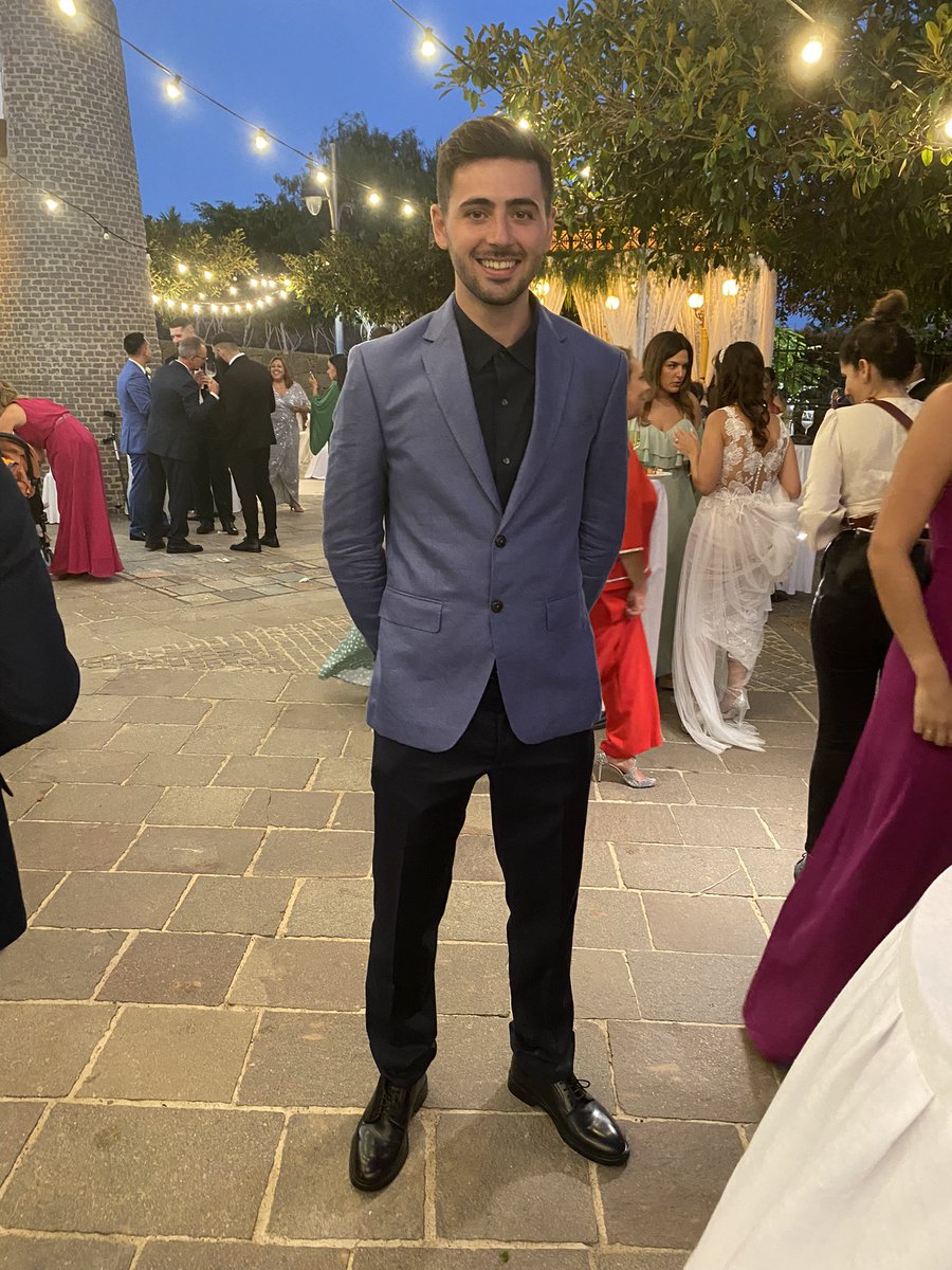 lilballes's tweet photo. Pantalons de traje>>Qualsevol puto xandal https://t.co/ubVj1DLdIO