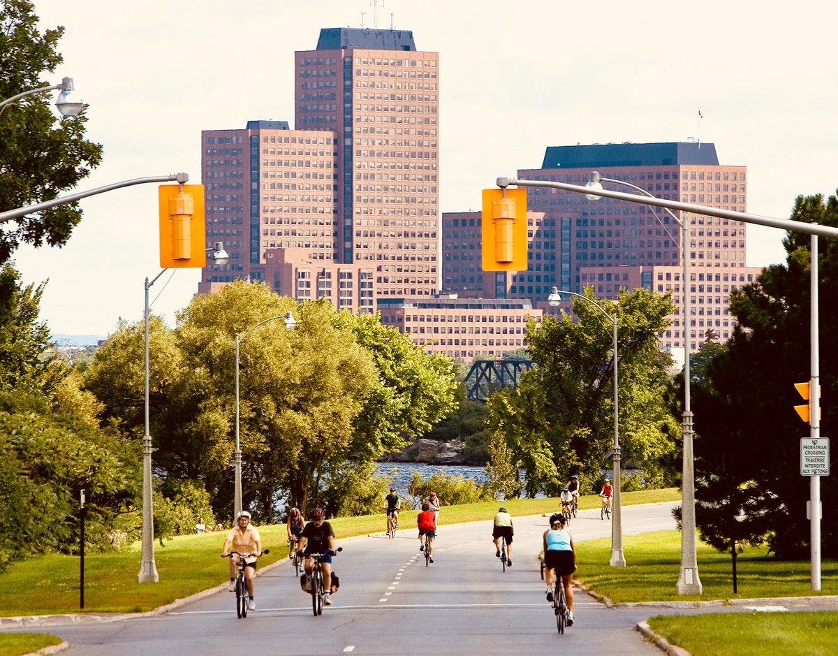 NCC_CCN's tweet photo. See you on the parkways for NCC #WeekendBikedays presented by @nokia! Remember to #ShareThePath and be respectful of all users:
β Be alert
πβπ¦Ί Keep pets on a leash
π Be predictable
β
Ride at safe speeds
Details: https://t.co/JCWFRQabab | #ShareThePath #ottawa https://t.co/3jQWlgRzsD