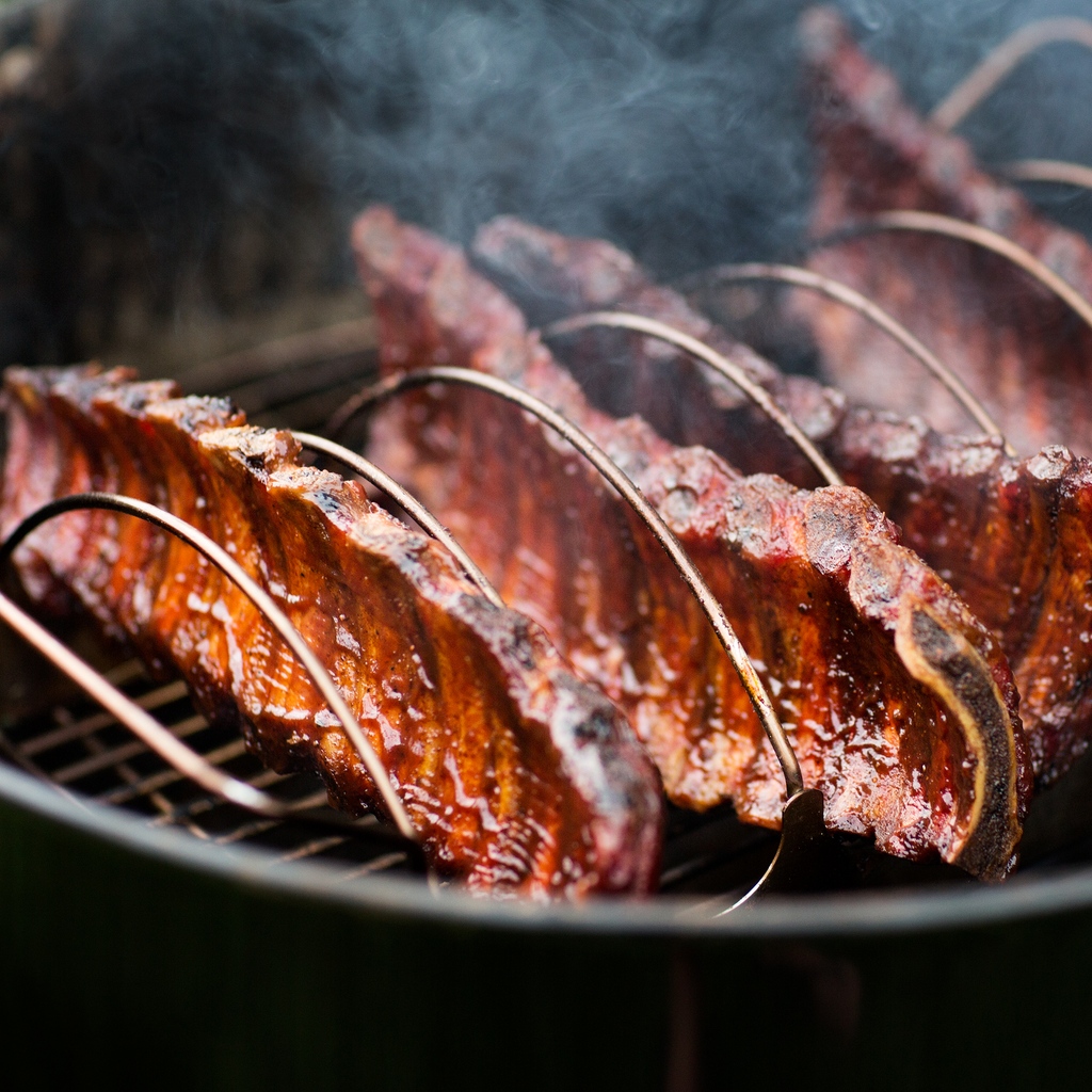 LocalRoot221's tweet photo. How are you grilling this Labor Day? We're dreaming of ribs grilled to perfection on the Rösle Rib Roast Rack!

Shop now: https://t.co/RXDAz2ZYSh
.
.
.
#roesle #usa #bbq #grilling #rosle #grill #chef #cooking #summertime #biggreenegg #localroot #didriks #baking https://t.co/sT8zoLiBHG