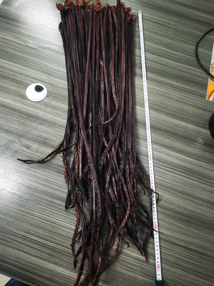 Dried giant squid long feet exported to South Korea 
size: 55cm+ 
Any interest pls contact me below:
WhatsApp: +8615192796099
WeChat    : +8617662701293
Email         : xyk1205@126.com
Skype        : xingyunkuo
