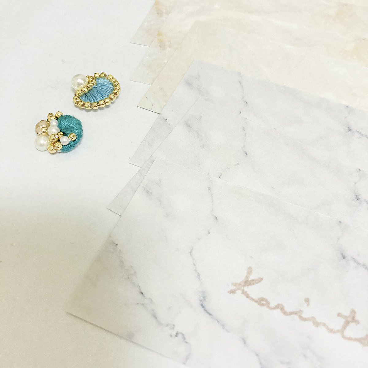 karinto_0513's tweet photo. 初めてのイベント出店に向けて⑥
イヤリング／ピアス台紙を大量に作りながら小さめの刺繍耳飾り作りたいなぁと考えてたら、
ついつい試作作りに熱中してしまいました💧 https://t.co/BZs6w6NA2N