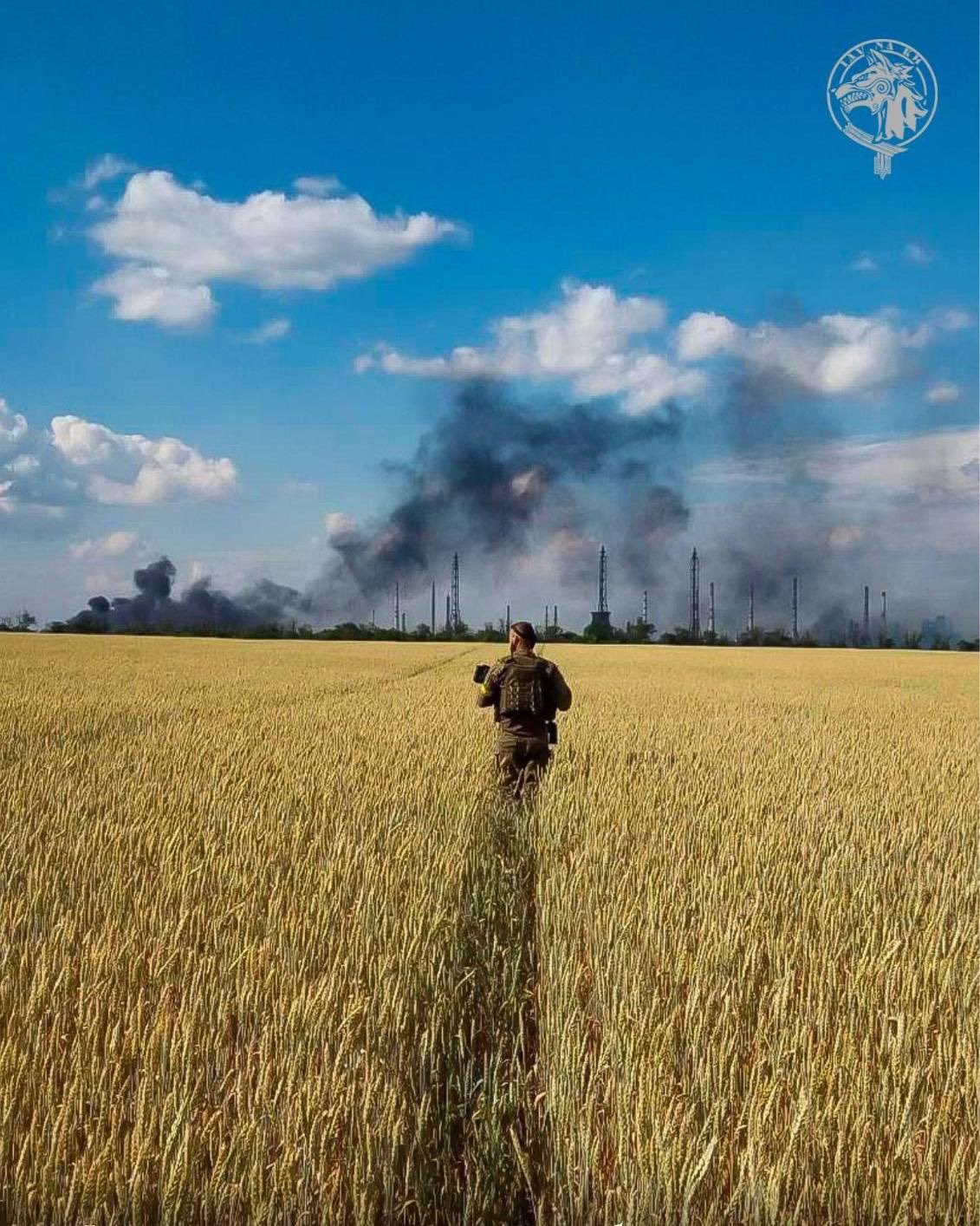 Fbz2Dm6WQAACEvw?format=jpg&name=large