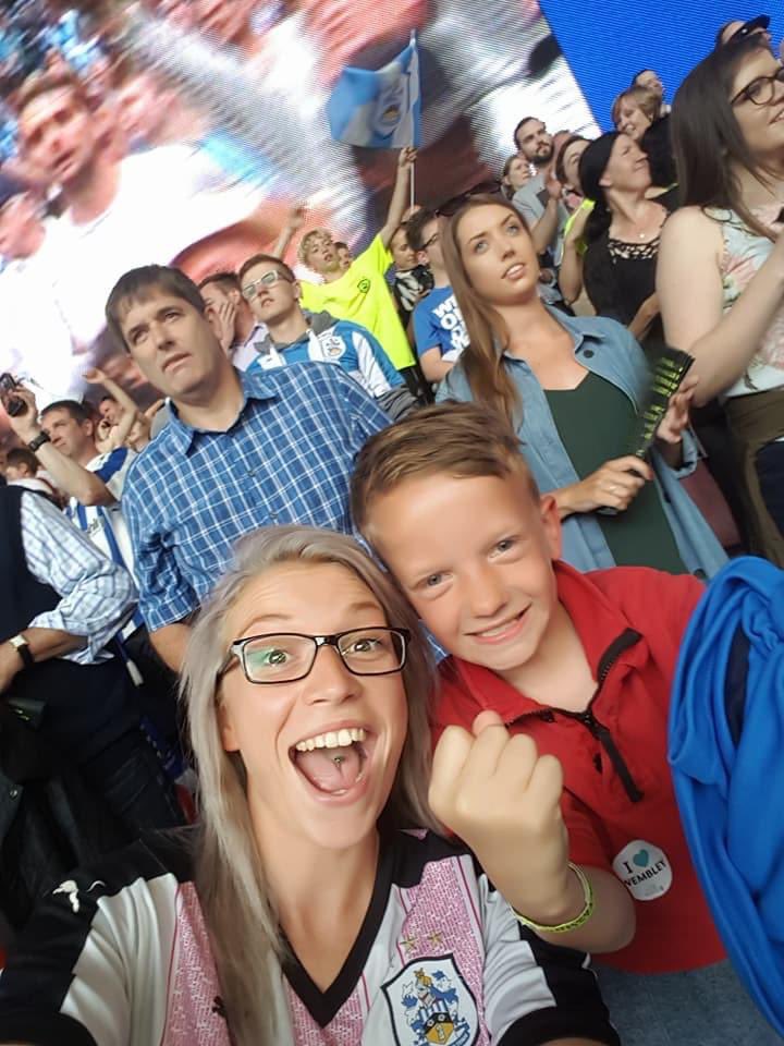 ahey93's tweet photo. The boys last Town match before he starts his new life in Cyprus! Thank you @ekachunga15 @michaelhefele @paulclementsgk @DJtom94 @GovTerrier @DaveHey2 @VickyStocks87 for making it more than just a game for him 🔵⚪️ #HTAFC https://t.co/GWnuXBob7H
