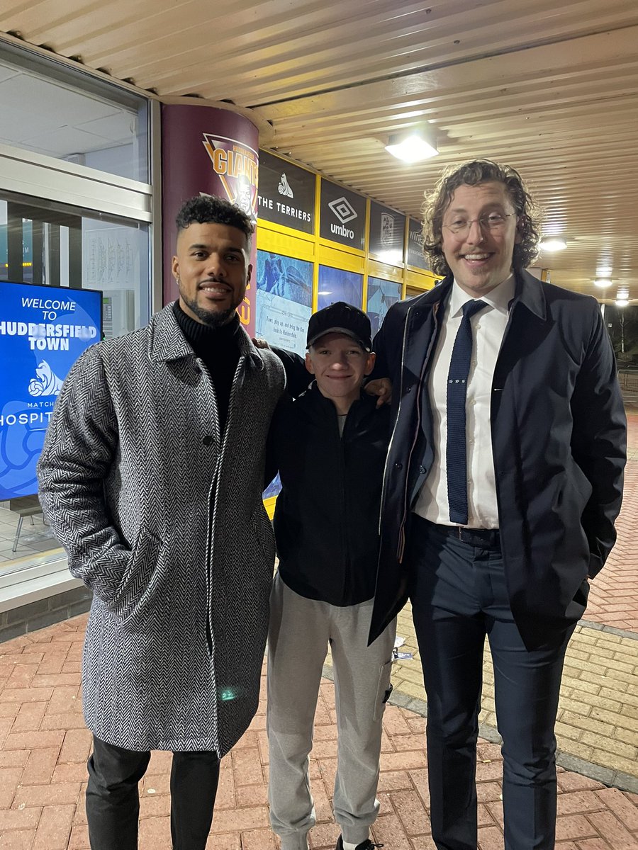 ahey93's tweet photo. The boys last Town match before he starts his new life in Cyprus! Thank you @ekachunga15 @michaelhefele @paulclementsgk @DJtom94 @GovTerrier @DaveHey2 @VickyStocks87 for making it more than just a game for him 🔵⚪️ #HTAFC https://t.co/GWnuXBob7H