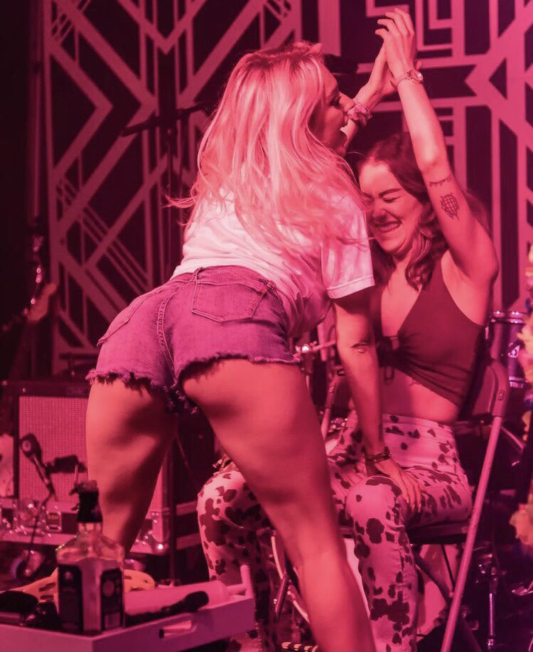 Live from <a href="/KendalCalling/">Kendal Calling 🦌</a> 2022. 
@Liveanunplugged