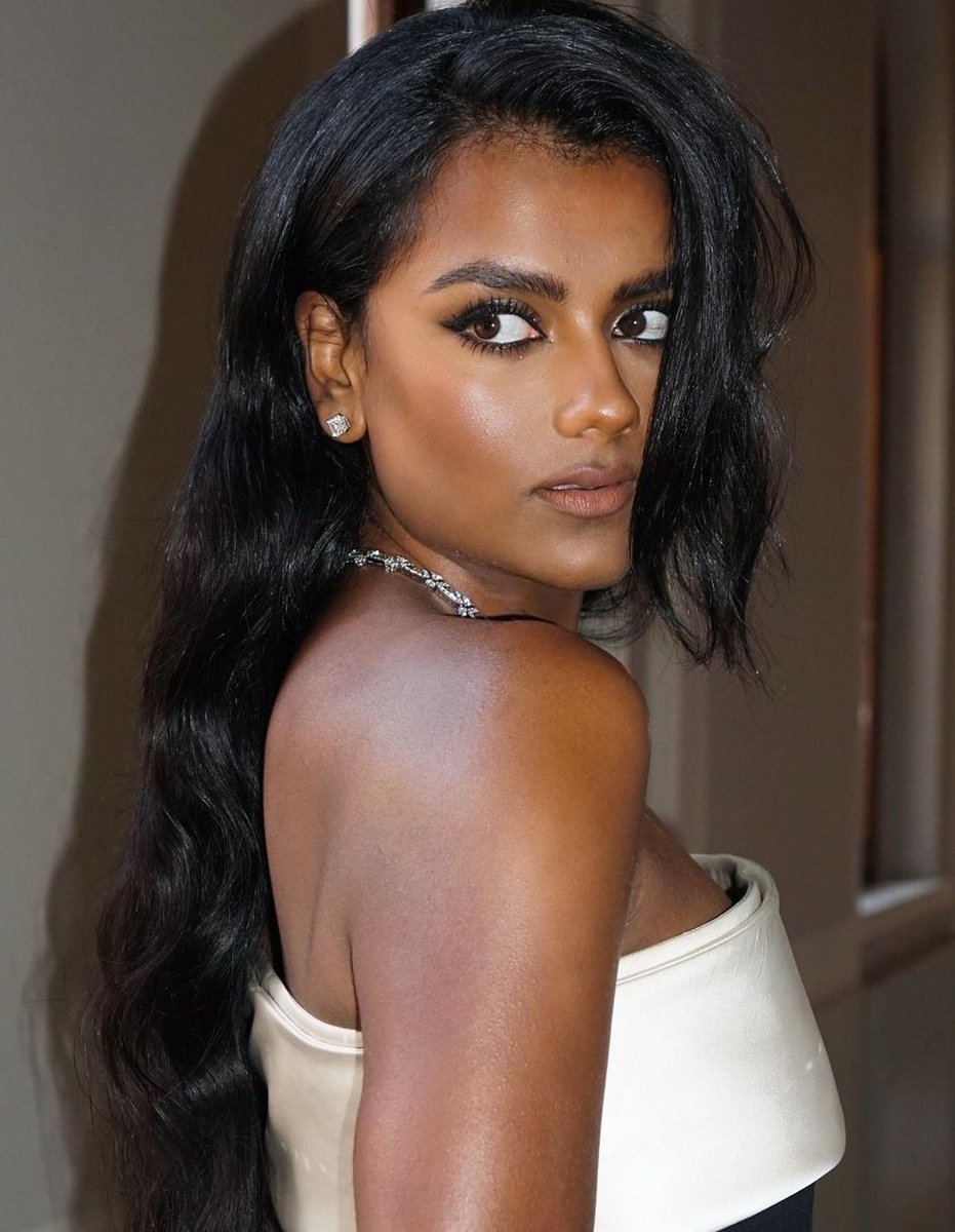 Kanthonyinlove's tweet photo. Simply enchanting and truly wonderful...a real diamond 💎💖👸🏾
#SimoneAshley

📸: valeriaferreiramakeup https://t.co/Q9FZvu4VTQ