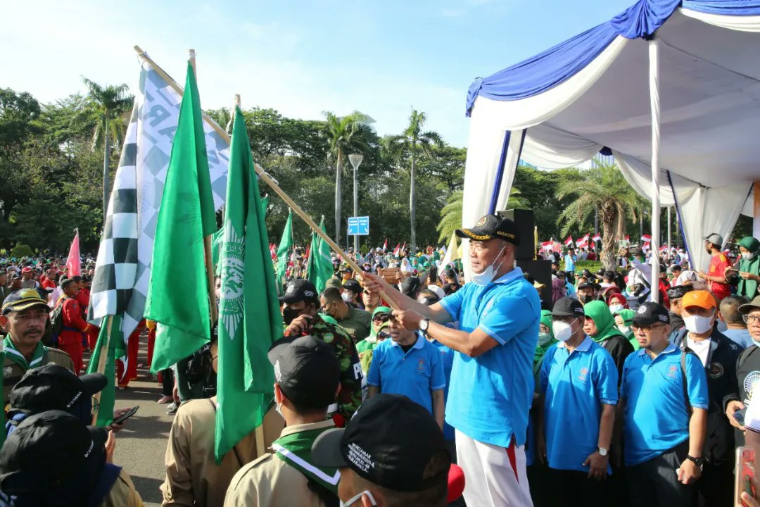 Pagi tadi (4/9), jalan sehat bersama ribuan warga Muhammadiyah DKI Jakarta dengan rute Monas - Bundaran HI - Monas. 

Acara jalan sehat digelar panitia untuk menyambut kemeriahan Muktamar Muhammadiyah dan Aisyiyah dengan kegiatan yang menyehatkan serta penuh kegembiraan.
