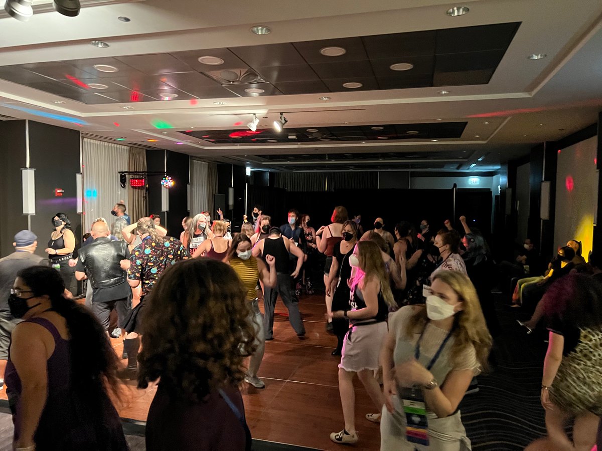Saffi_Anne's tweet photo. From last night’s Dance Party at #Chicon8.
FANTASTIC music, absolutely wonderful crowd.
Thank you, John #Scalzi . https://t.co/tnPE903S3a