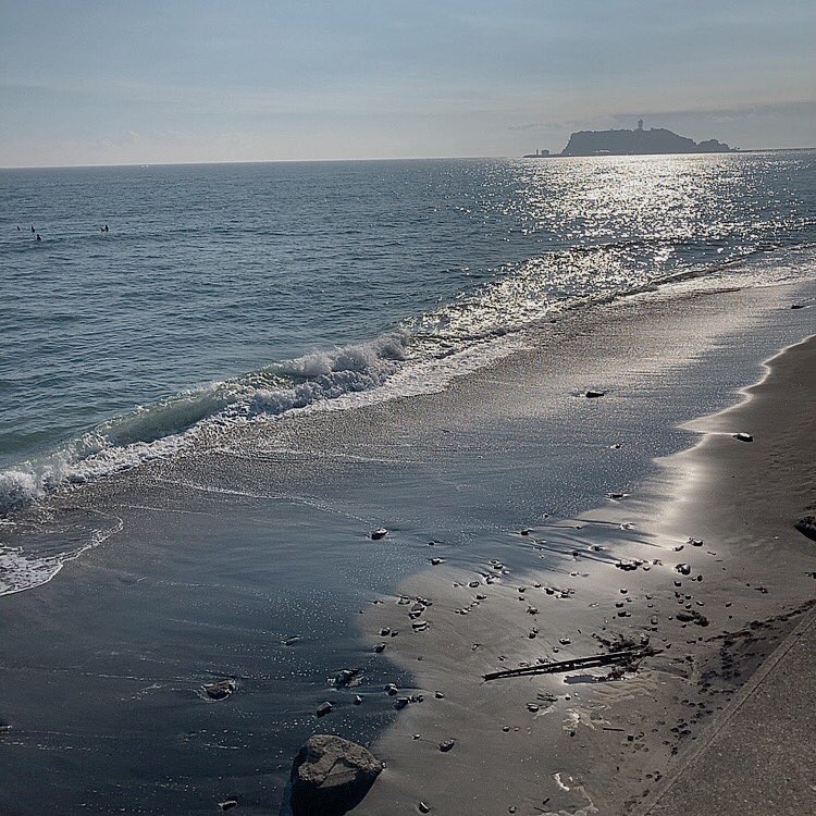 flashlpoint's tweet image. @鎌倉七里が浜　峰横　今日はロングで🌊
セット間長い腿ー腰。
最後の方、台風のうねりか？と思わせるセットもちらほら、、
空いてる海に、夏の終わりを感じさせる夕焼け空、今日も平和にサーフィン出来た事に感謝します🙏