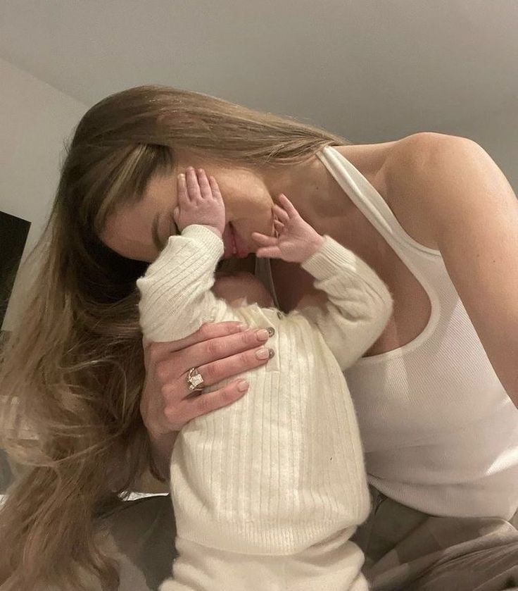 CBarcker's tweet image. Um bom dia cheio de beijinhos na minha mamãe ✨🥹