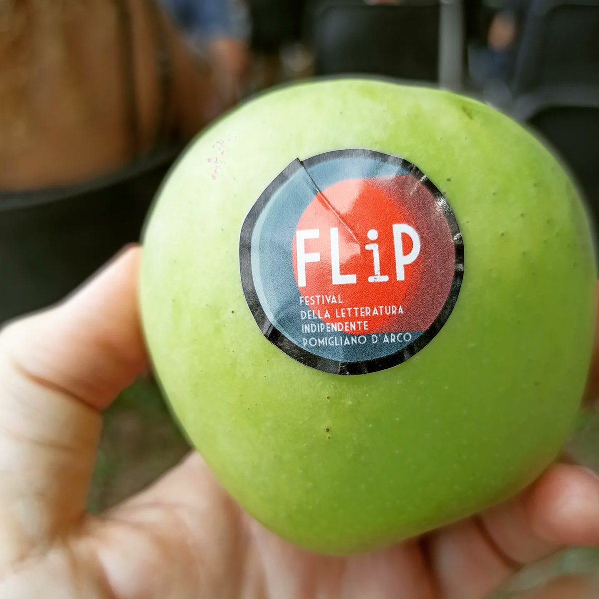 Erre Ci (@raffamad81) on Twitter photo Immagini dal #Flip22 di Pomigliano D'arco. È bello vedere come un piccolo festival della letteratura indipendente ideato da <a href="/WEdizioni/">Wojtek Edizioni</a> cresca così bene in poco tempo. Un sacco di incontri e amici, libri, belle persone e territori che resistono.
#flip2022 Immagini dal #Flip22 di Pomigliano D'arco. È bello vedere come un piccolo festival della letteratura indipendente ideato da <a href="/WEdizioni/">Wojtek Edizioni</a> cresca così bene in poco tempo. Un sacco di incontri e amici, libri, belle persone e territori che resistono.
#flip2022