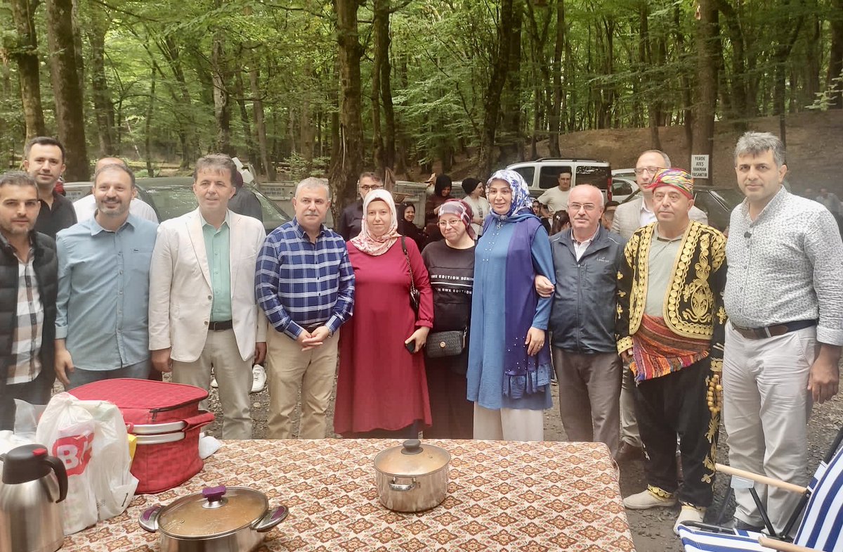 İnsanoğlu kuş misali…

Bugün de #İstanbul’dayız. Türkelililer Derneğimizin düzenlediği şenlikte hemşerilerimizle hasret giderik.

Sinopumuzdan selamlar getirdik, muhabbet bulduk.