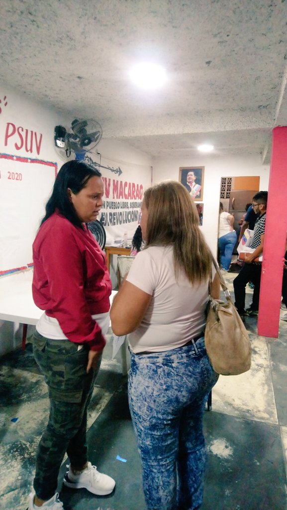 Refugios_AlcCcs's tweet photo. Siguiendo la líneas del Partido Socialista Unido de Venezuela @PartidoPSUV, se llevó a cabo la fiesta electoral, ocasión en la que la diputada @DorelysPsuv y nuestro director Abel Tejera visitaron los centros de la parroquia Macarao, para elegir a los representantes de la UBCH. https://t.co/FSCHwfR10T