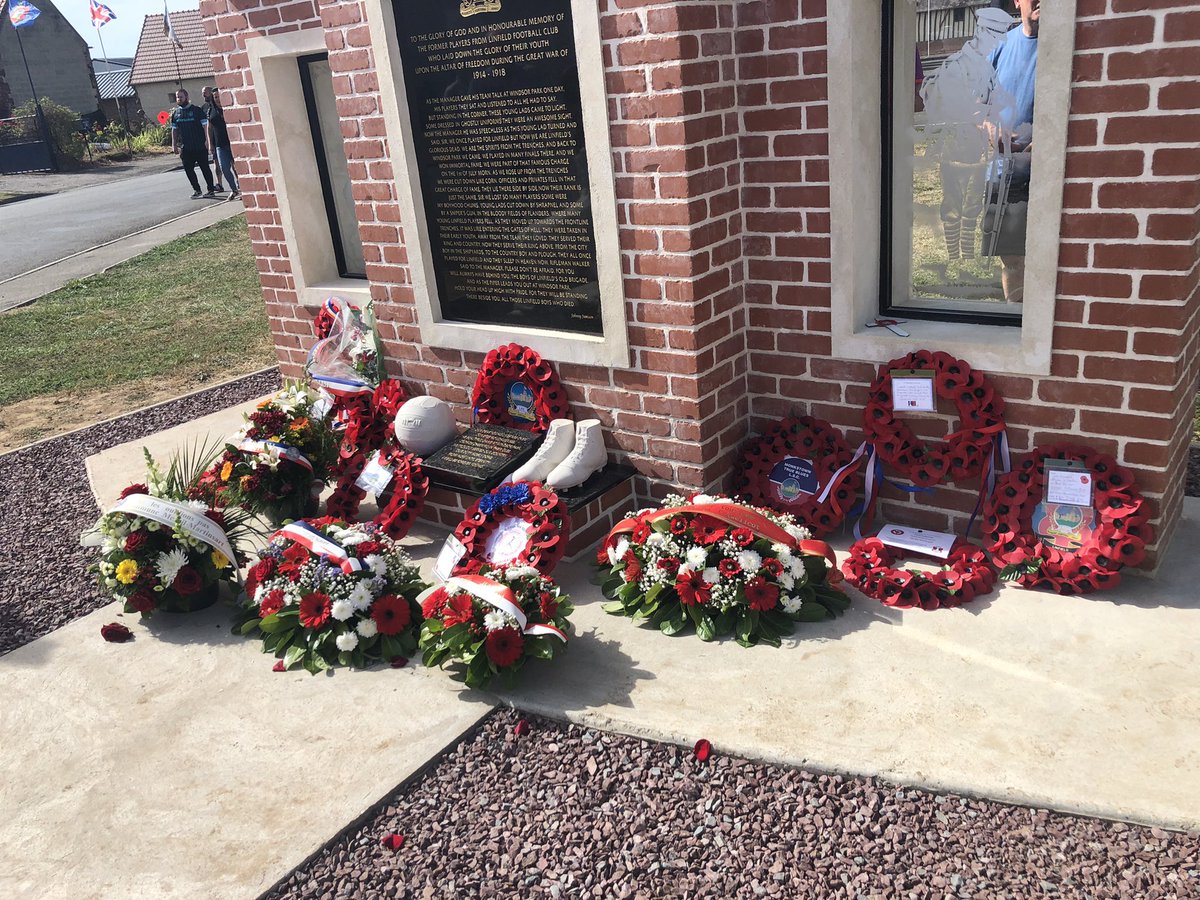 raysdfb123's tweet photo. Fantastic trip to the Somme Welldone all involved @OfficialBlues @Linfield_FC https://t.co/Uz6e8FqcnV