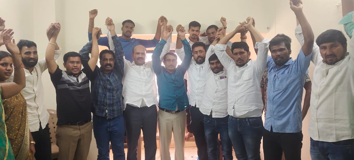 Therockyfi's tweet photo. #justice4policeaspirants#justice4PoliceAspirants ఎస్సై, కానిస్టేబుల్ ఉద్యోగాల్లో రిజర్వేషన్లు అమలు చేయాలి. ఎస్సై కానిస్టేబుల్ లో , ఎస్సీ ఎస్టీ, బీసీ అభ్యర్థులకు ఎలాంటి మార్కులు తగ్గించకుండా రిజర్వేషన్లలో అన్యాయం చేశారు. న్యాయం చేయండి https://t.co/pnToWMjoVJ
