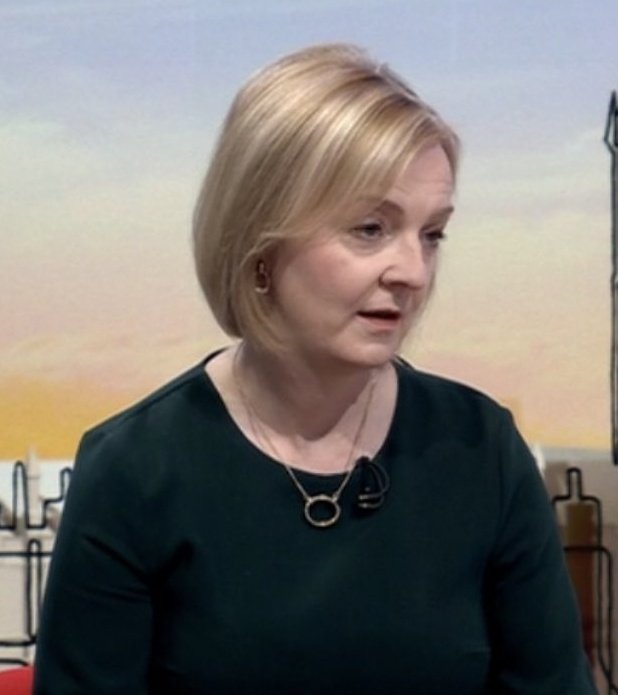 Ash nazg durbatulûk, ash nazg gimbatul, ash nazg thrakatulûk, agh burzum-ishi krimpatul.