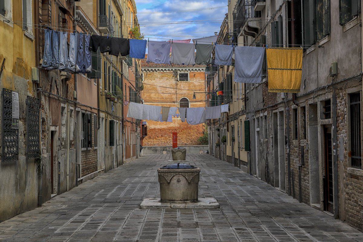 naccaridavide's tweet photo. Nuova Calle, Venice. 
#Venezia #calle #Festival #life #September @TurismoVeneto @aGuestinVenice @AteneoVeneto https://t.co/LmJ0YxjeY3