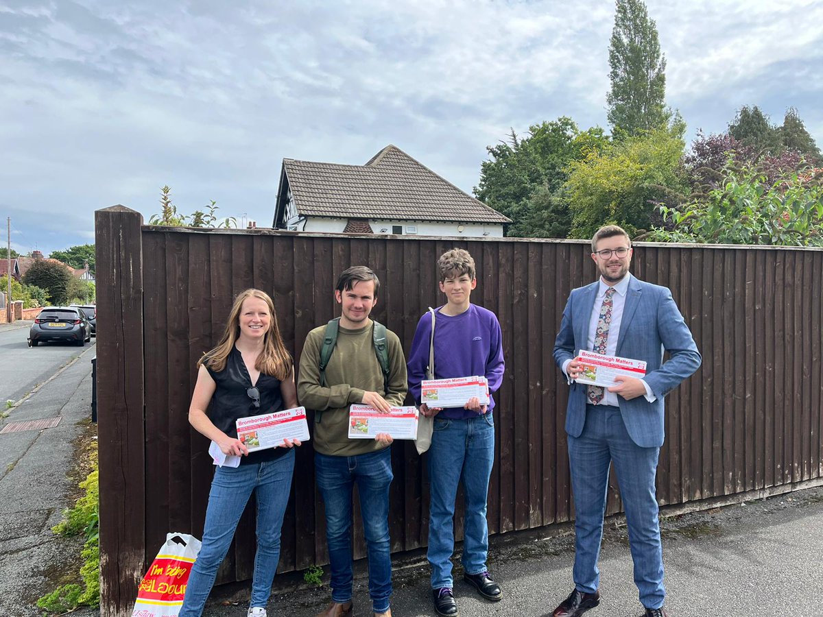 Great afternoon leafleting with Wirral Young Labour for @SuePercy7 Fantastic to see 2 new campaigners out!