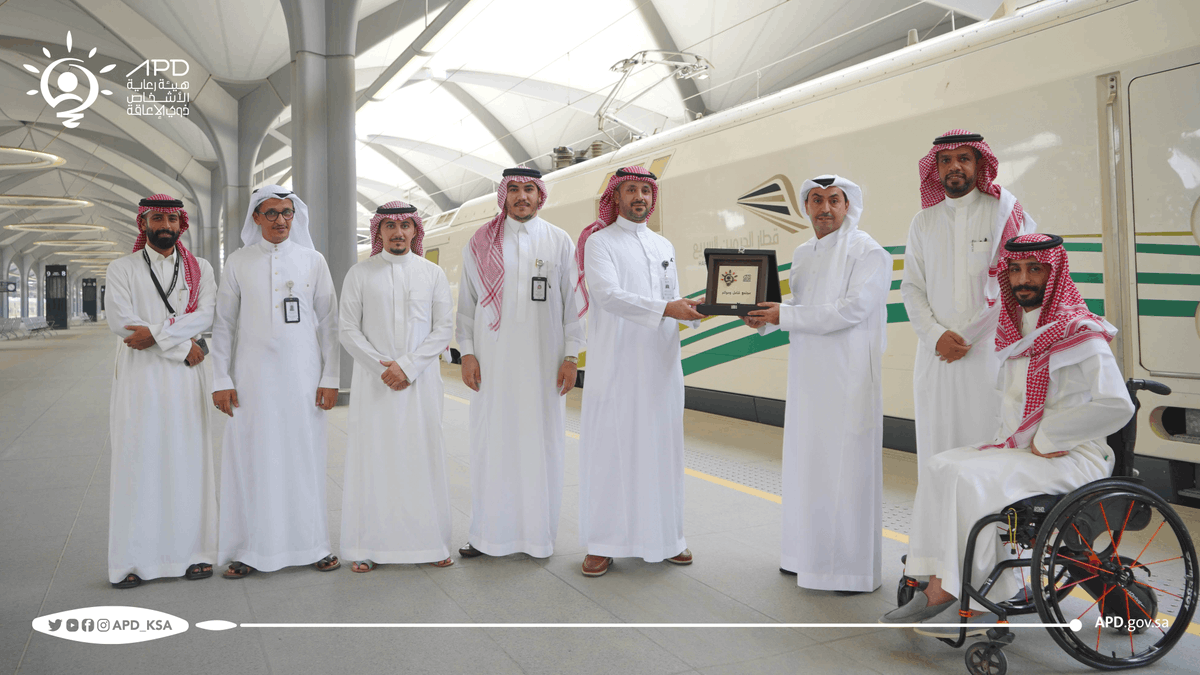 APD_ksa's tweet photo. #هيئة_رعاية_الأشخاص_ذوي_الإعاقة تزور محطة #قطار_الحرمين_السريع وتطلع على تجربة الأشخاص ذوي الإعاقة في السفر والخدمات المقدمة لهم https://t.co/QGoMUobbIl