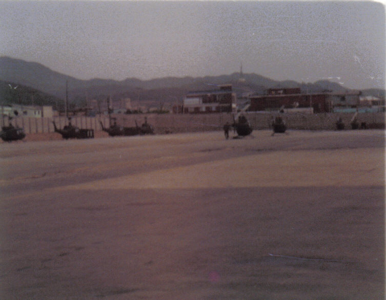Korean_DMZ_Vets's tweet photo. 1988 - H220 Airfield - Across the street from Camp Casey, next to Camp Mobile!  By this time, 5th Squadron 17th Cavalry (Air) was occupying the airfield! The airfield opened about the time Casey did in 1954! #2id #korea #rok #H220 #campmobile #campcasey https://t.co/eid9kqoVrr