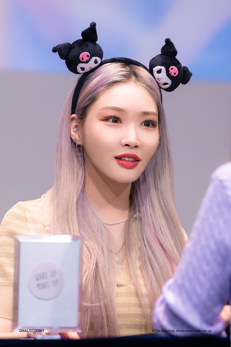 _cha1cedony's tweet photo. 220805 신촌 팬사인회

#청하 #CHUNGHA #Sparkling #BareRare https://t.co/uyx3MFDeA9