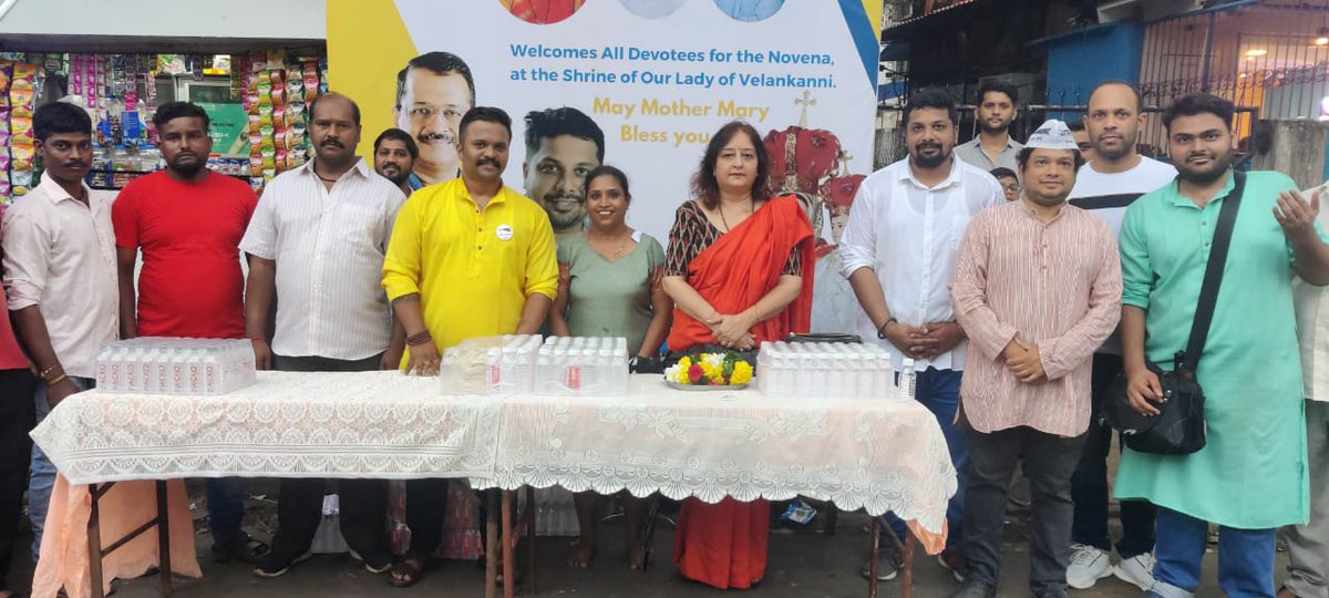 AAPMumbai's tweet photo. Aam Aadmi Party Mumbai led by Mumbai President @PreetiSMenon, Working President @rubenmasc, @AYWMumbai President @AaplaAditya   man a stall to welcome Our Lady of Vailankanni at Irla.
All are welcome to join us on this auspicious occasion. https://t.co/VQxCqtIBOi